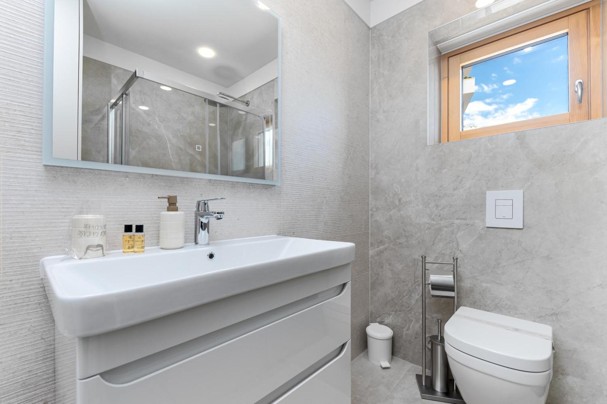 Luxury Adria Sea City & Mountain View Apartment Makarska Eksteriør billede